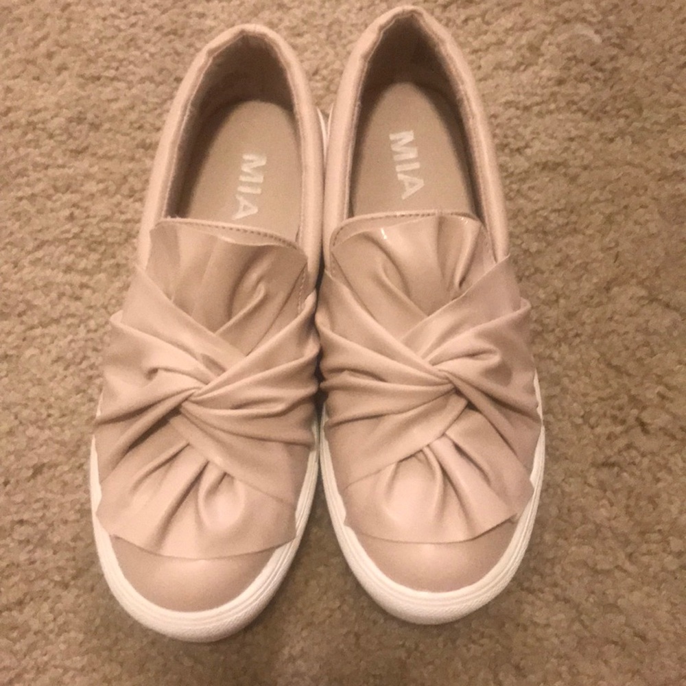 Mia sneakers